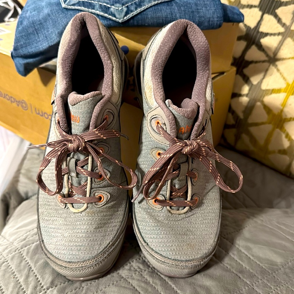 VIBRAM trail
Shoes